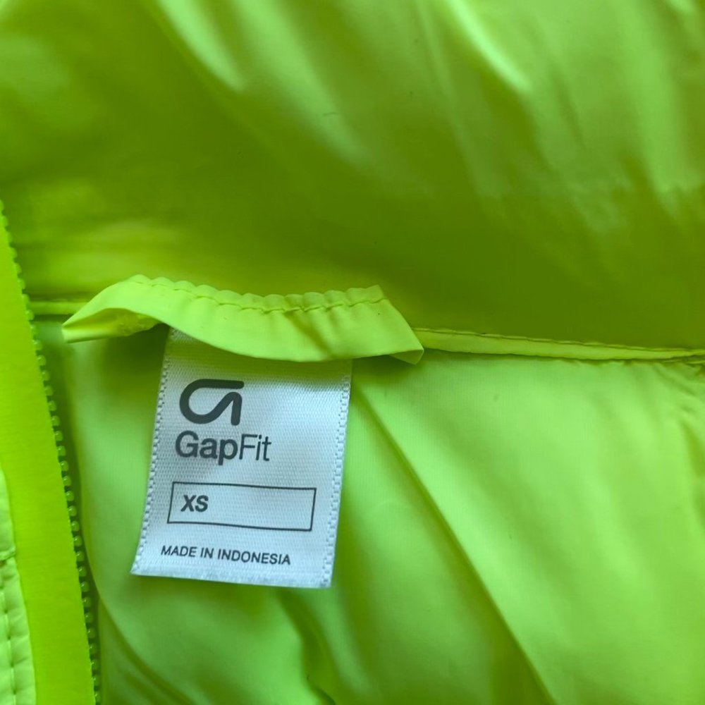 GapFit Primaloft Lightweight Puffer Vest - Picture 5 of 9